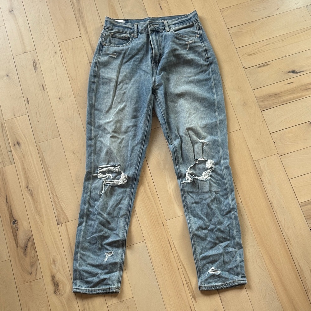 American Eagle Light Wash Ripped Jeans